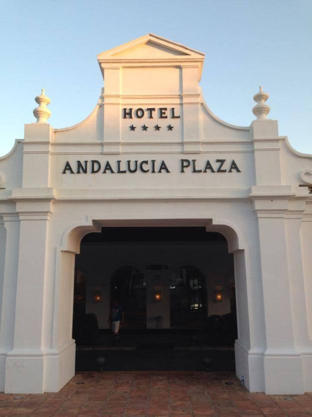 10647107_325949240899104_2029643846809067688_n